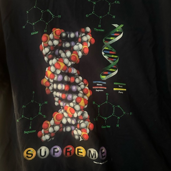 SUPREME T-Shirt - Picture 2 of 3